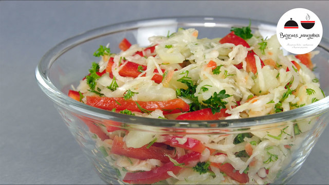 Фото к рецепту: Теплый постный картофельный салат - очень вкусно и бюджетно!