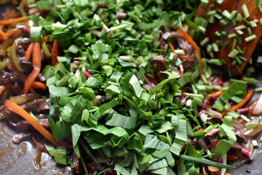 Маринованная говядина с овощами и зеленью - фото шаг 6