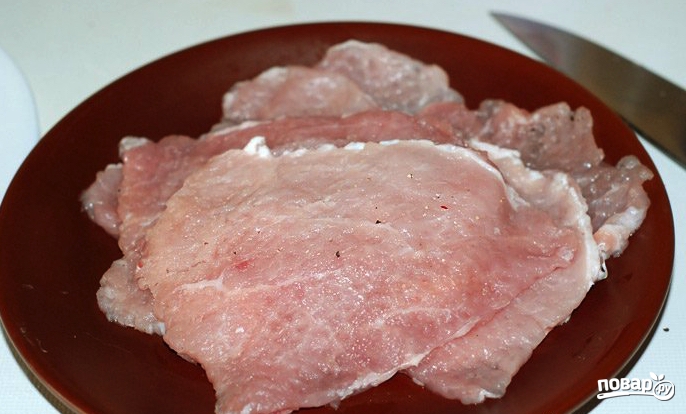 Грибы со свининой и картофелем в духовке - фото шаг 1