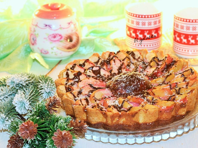 Фото к рецепту: Творожный пирог с яблочно-малиновым суфле 