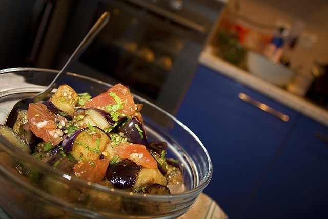 Фото к рецепту: Салат из баклажанов