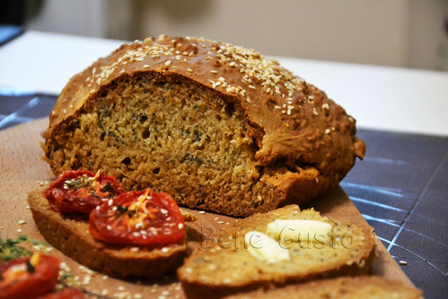 Фото к рецепту: Быстрый хлеб без дрожжей и замеса