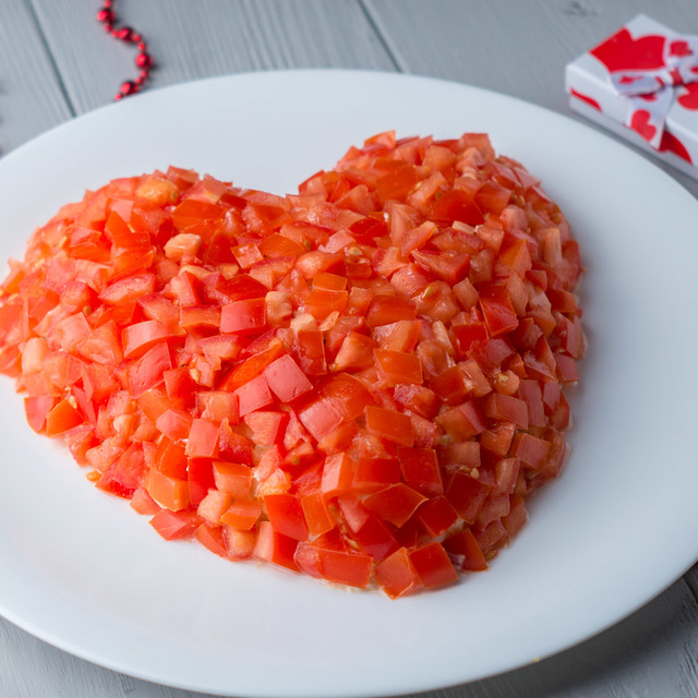 Фото к рецепту: Праздничный салат сердце.