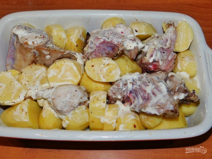 Кролик с картофелем в сметане, запеченный в духовке - фото шаг 4