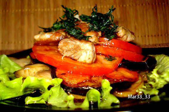 Фото к рецепту: Салат с жареной свининой в медовом соусе