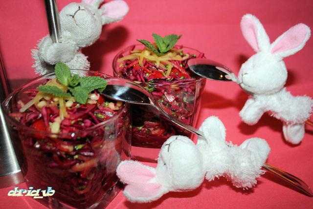 Фото к рецепту: Салат капустный «все зайцы будут в гости к нам!»/конкурс