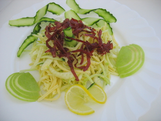 Фото к рецепту: Вкусно-витаминный хрустящий салат
