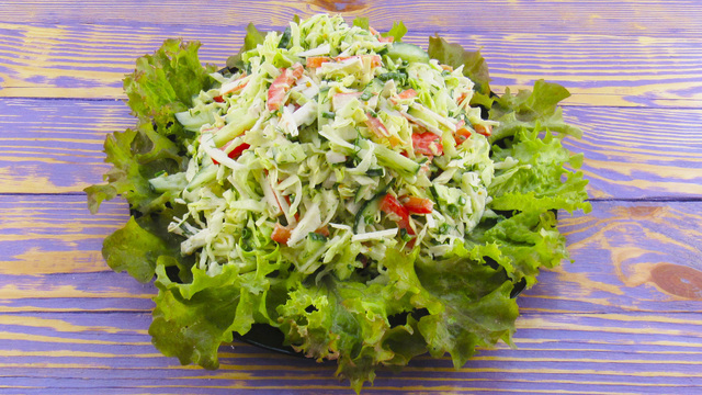 Фото к рецепту: Салат из капусты