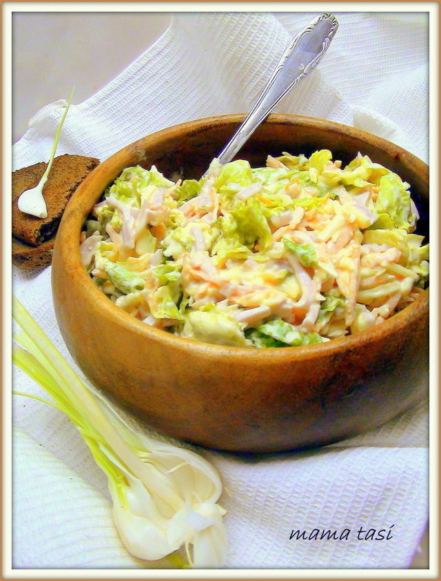 Фото к рецепту: Салат овощной с сыром и ветчиной.