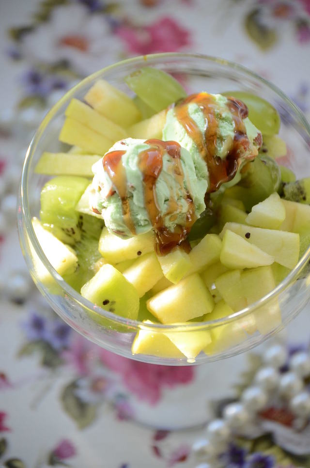 Фото к рецепту: Зеленый фруктовый салат