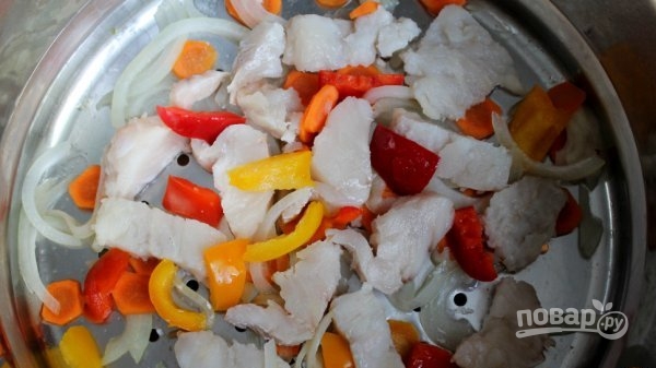 Рыба с овощами в пароварке - фото шаг 3