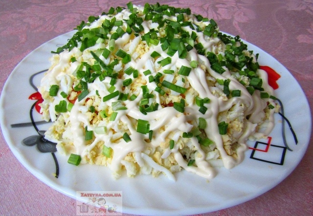 Фото к рецепту: Слоёный салат со шпротами 