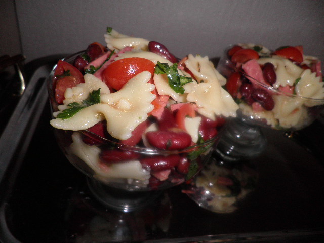 Фото к рецепту: Макаронный салат с фасолью