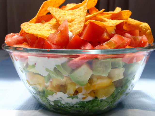 Фото к рецепту: Овощной слоеный салат