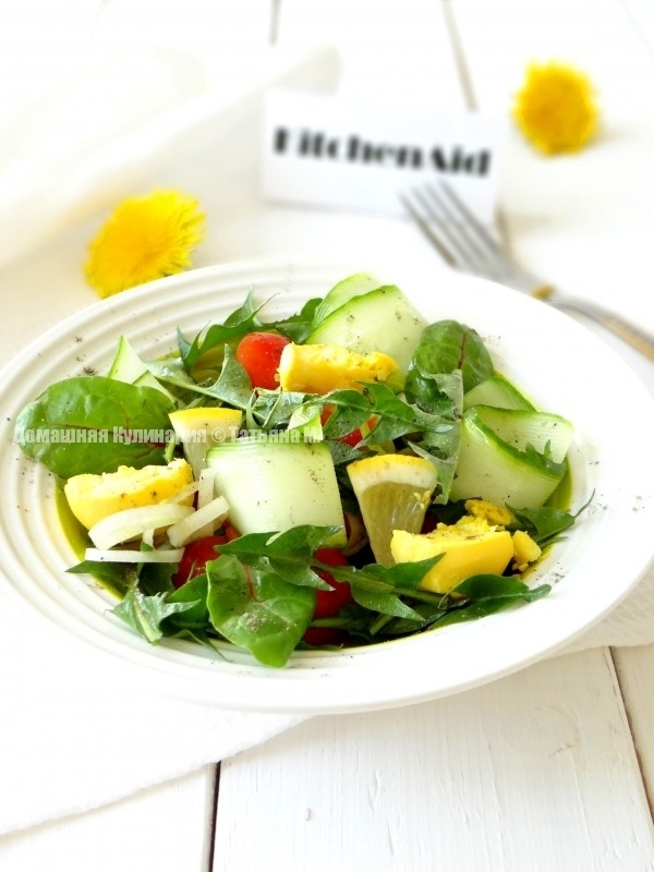 Фото к рецепту: Весенний салат с одуванчиками