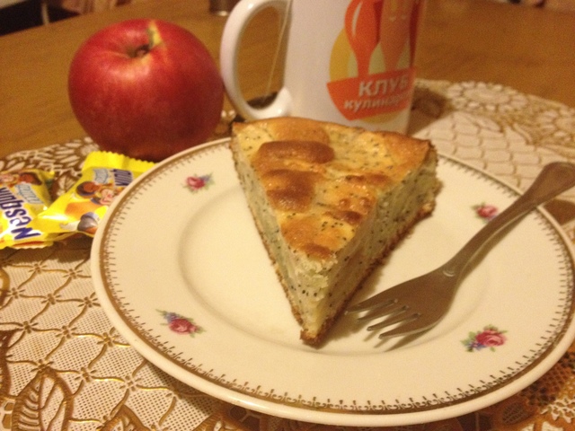 Фото к рецепту: Яблочно-маковый пирог (проще простого)