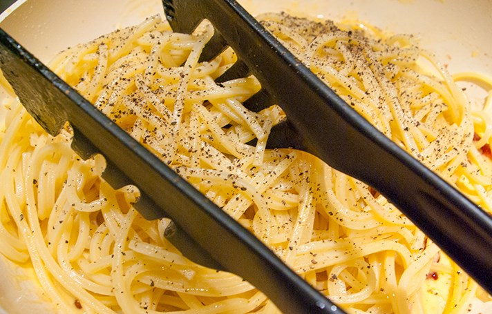 Спагетти под соусом "Карбонара" - фото шаг 9