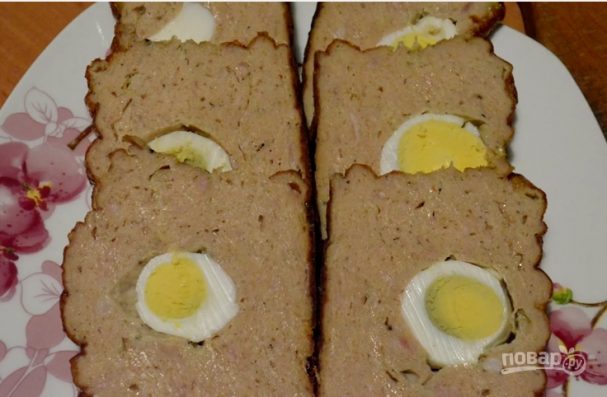 Мясной хлебец с яйцами