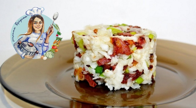 Фото к рецепту: Салат с редькой и колбасой. просто и вкусно.