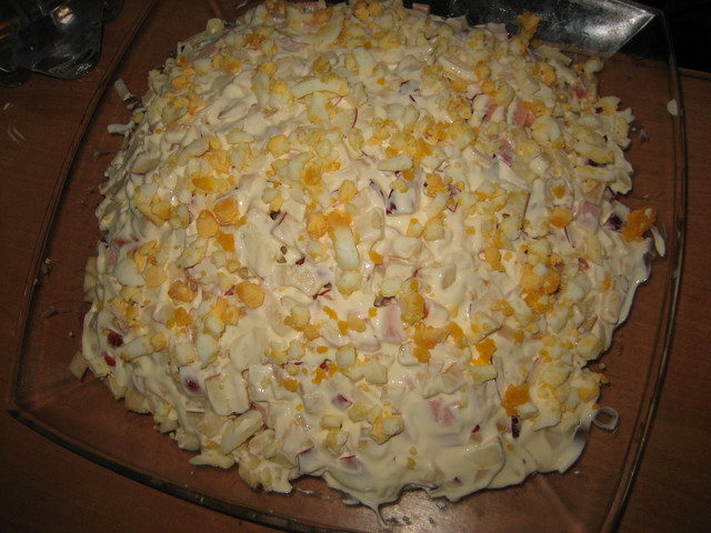 Фото к рецепту: Салат с грибами и яблоком