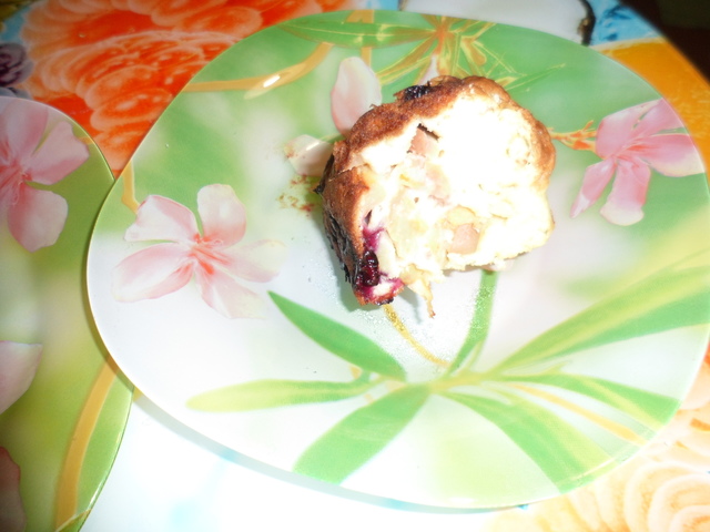 Фото к рецепту: Любимый яблочный пирог из антоновки со смородиной