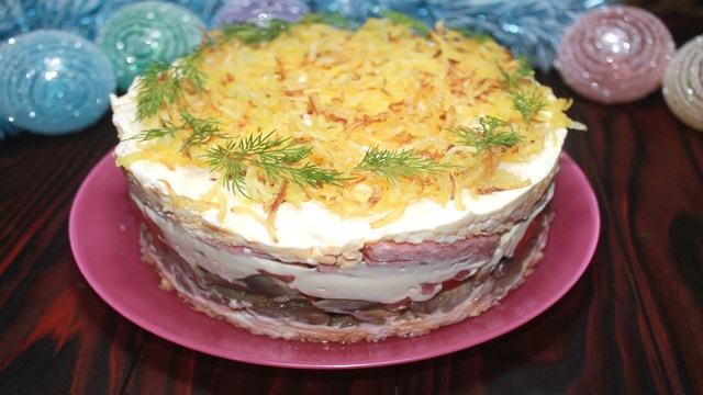 Фото к рецепту: Салат с картофелем пай