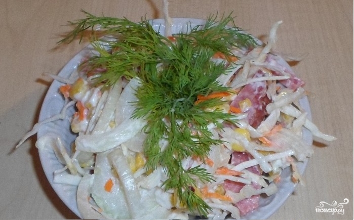 Салат из свежей капусты и копченой колбасы - фото шаг 8