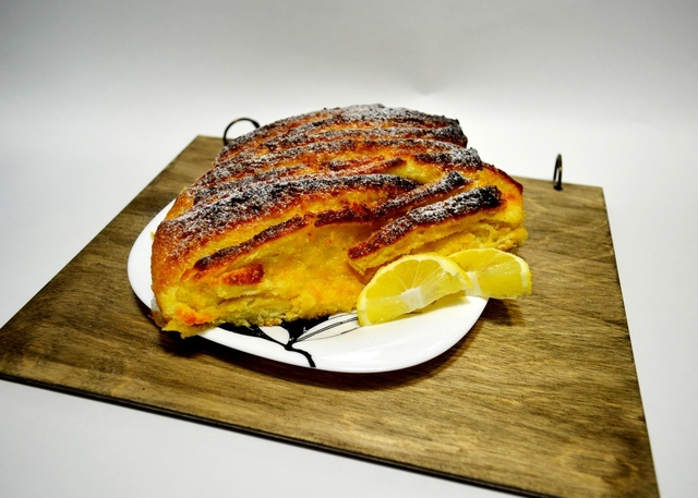 Фото к рецепту: Пирог гармошка с цедрой лимона и апельсина