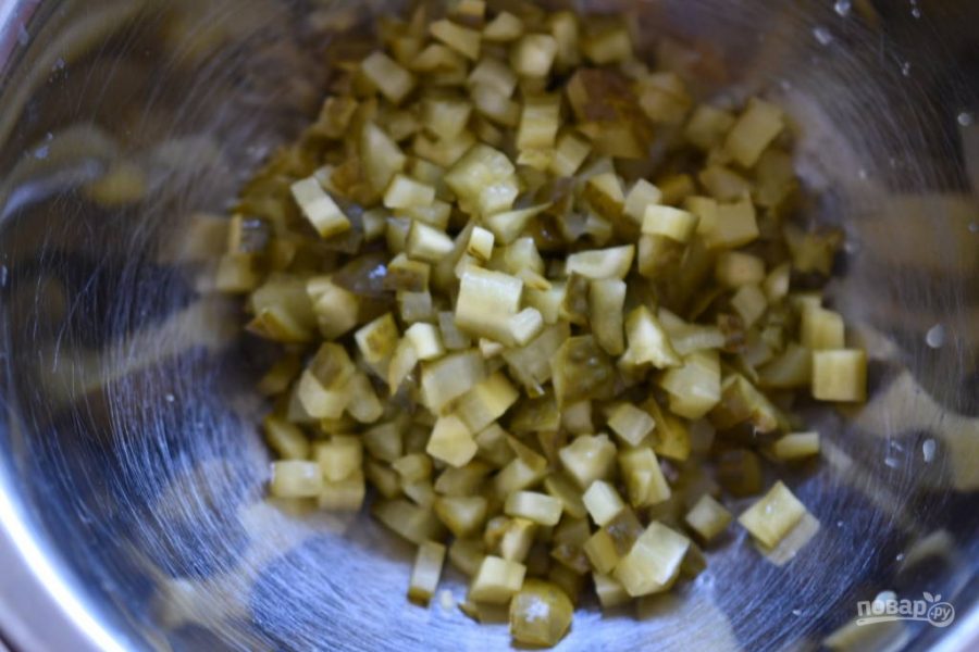Салат с шампиньонами и солеными огурцами - фото шаг 1