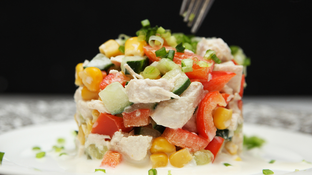 Фото к рецепту: Легкий пп салат с курицей 