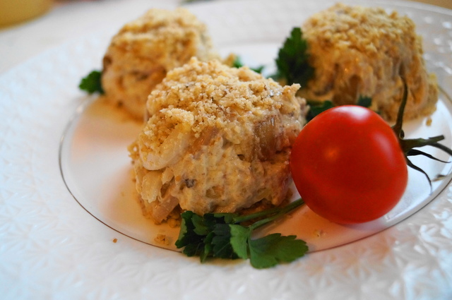 Фото к рецепту: Салат с кальмарами и шампиньонами