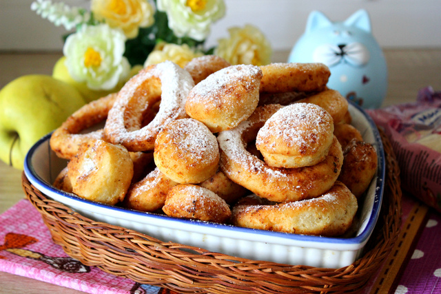 Фото к рецепту: Творожные пончики (oponki serowe)