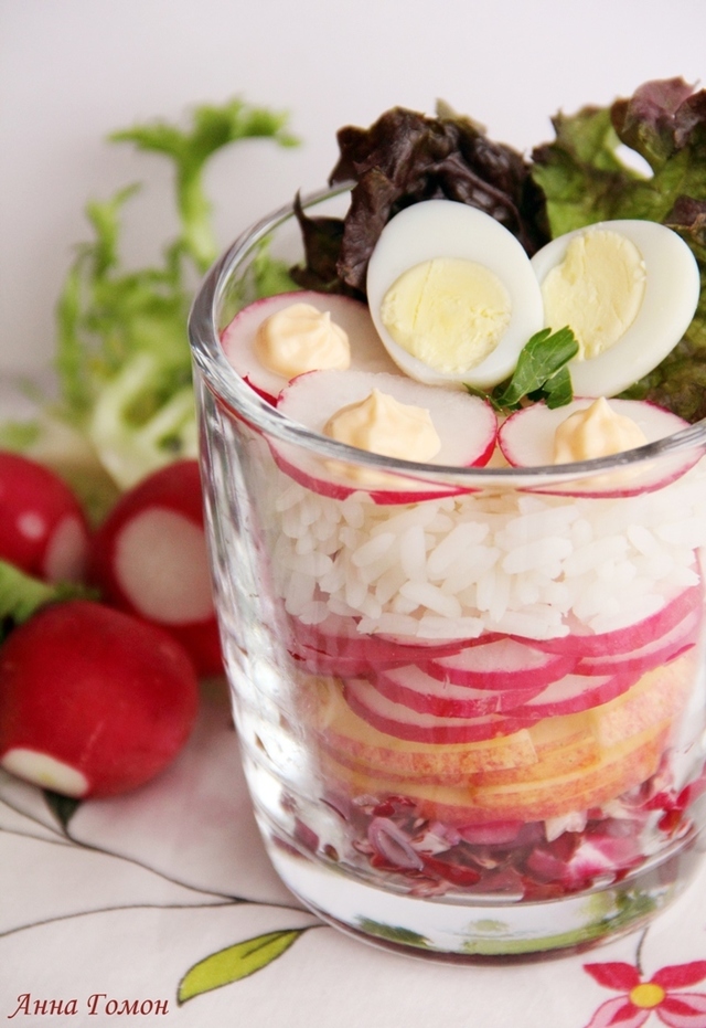Фото к рецепту: Салат весна-красна (рисовый с редисом)