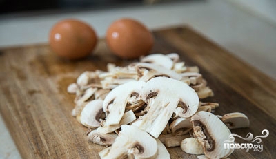 Мясной рулет с грибами и яйцом - фото шаг 1