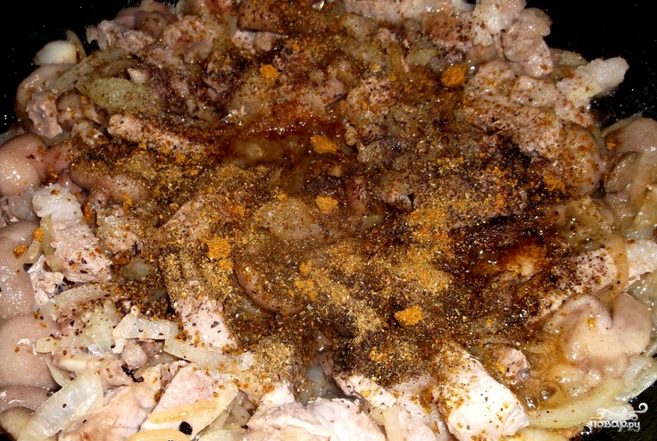 Мясо, тушенное с грибами в сметане - фото шаг 5