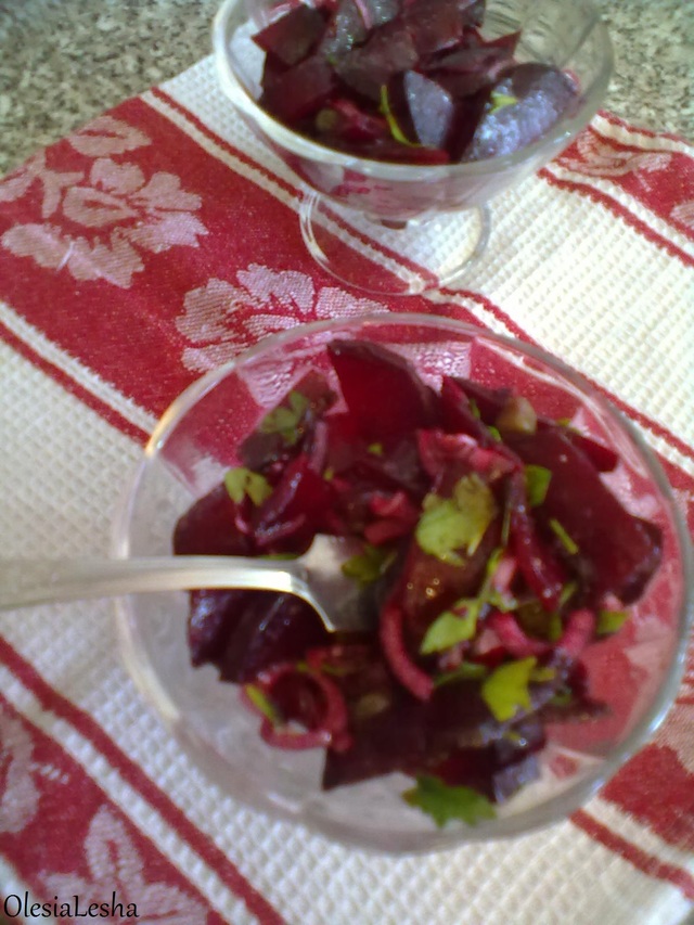 Фото к рецепту: Легкий салат с печеной свеклой по-итальянски...(юбилейный 100-й рецепт)))