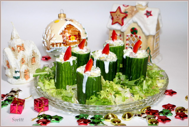 Фото к рецепту: Салат мясной новогодние игрушки, свечи и хлопушки.... 