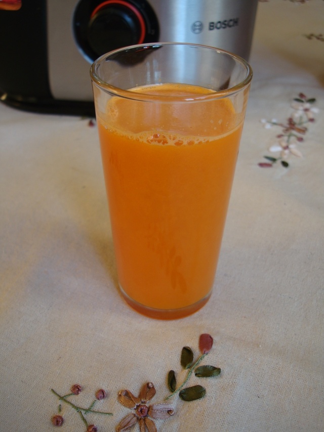 Фото к рецепту: Морковный сок