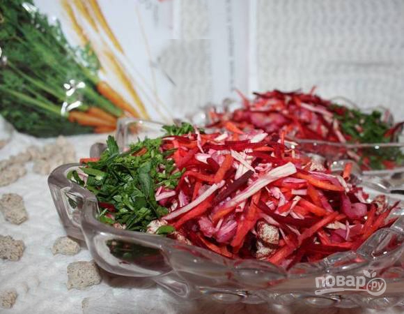 Салат с красной соленой рыбой и отрубями - фото шаг 3