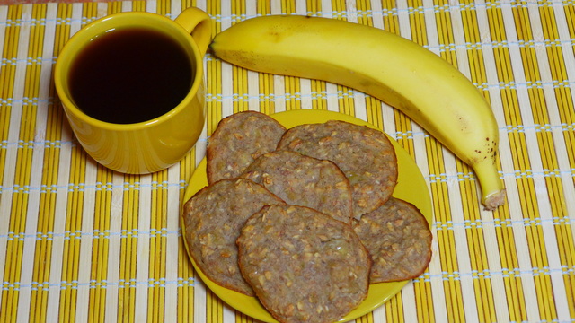 Фото к рецепту: Овсяно-банановое печенье