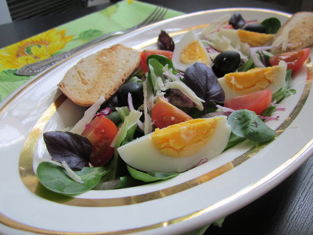 Фото к рецепту: Салат с яйцом