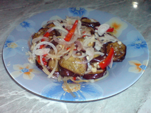 Фото к рецепту: Закуска из баклажанов воронежская 