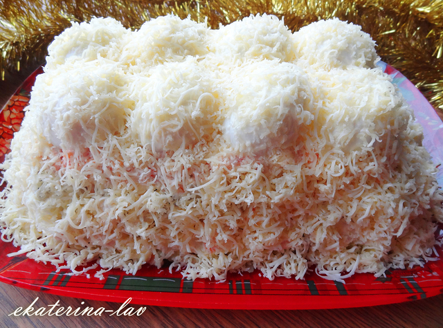 Фото к рецепту: Салат снежные сугробы 
