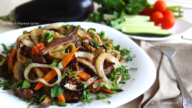 Фото к рецепту: Теплый гриль-салат с говядиной и овощами