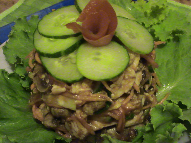 Фото к рецепту: Пикантный салатик с куриной грудкой