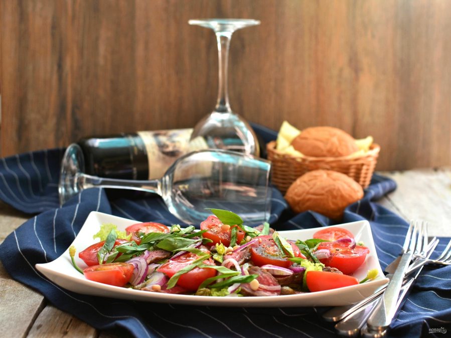 Салат с помидорами, говядиной-гриль и трюфельным маслом - фото шаг 6