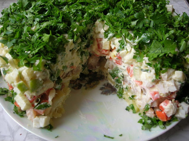 Фото к рецепту: Слоеный салат с сельдью
