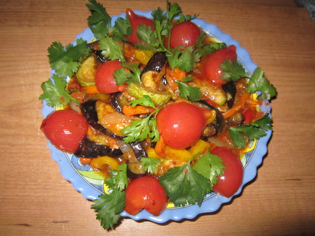 Фото к рецепту: Салат кади-ча с острым соусом