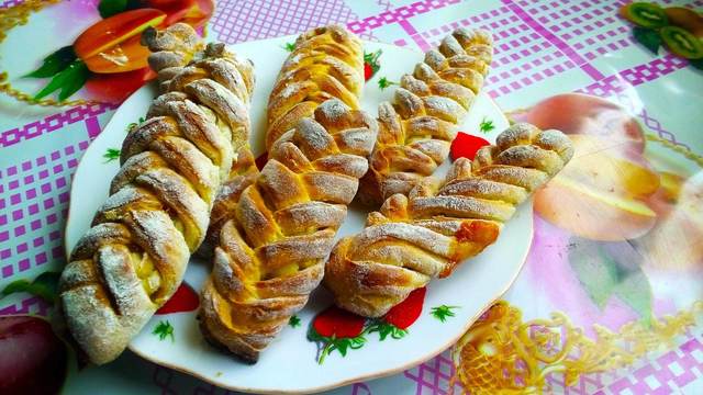 Фото к рецепту: Вкусные булочки со сгущенкой