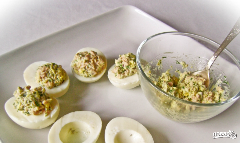 Яйца, фаршированные печенью трески - фото шаг 3